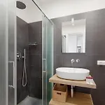 Guesthost - Industrial-style In Chinatown! Διαμέρισμα